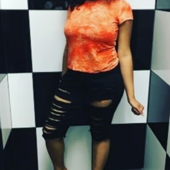 black ripped capri jeans